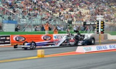 九游体育网页版入口-赛车比拼速度激情，胜负悬念扣人心弦