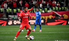 九游体育中国官网-紧张足球比赛中球队实力横扫对手