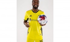 九游体育入口-沙尔克遭遇绝杀，主帅踢水瓶愤怒