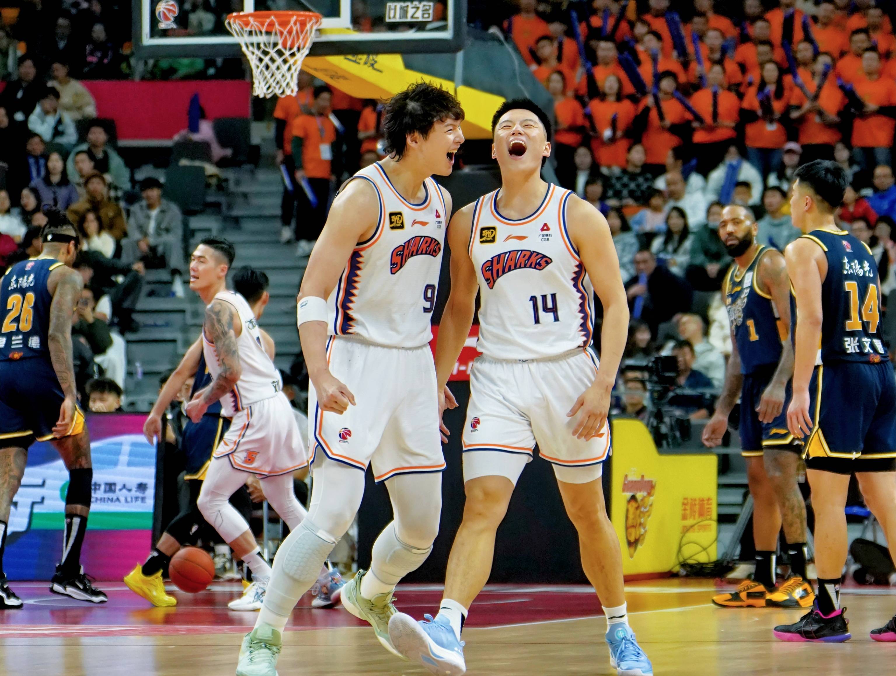 关于广东东莞客场大胜上海,领先积分榜的信息 关于广东东莞客场大胜上海,领先积分榜的信息