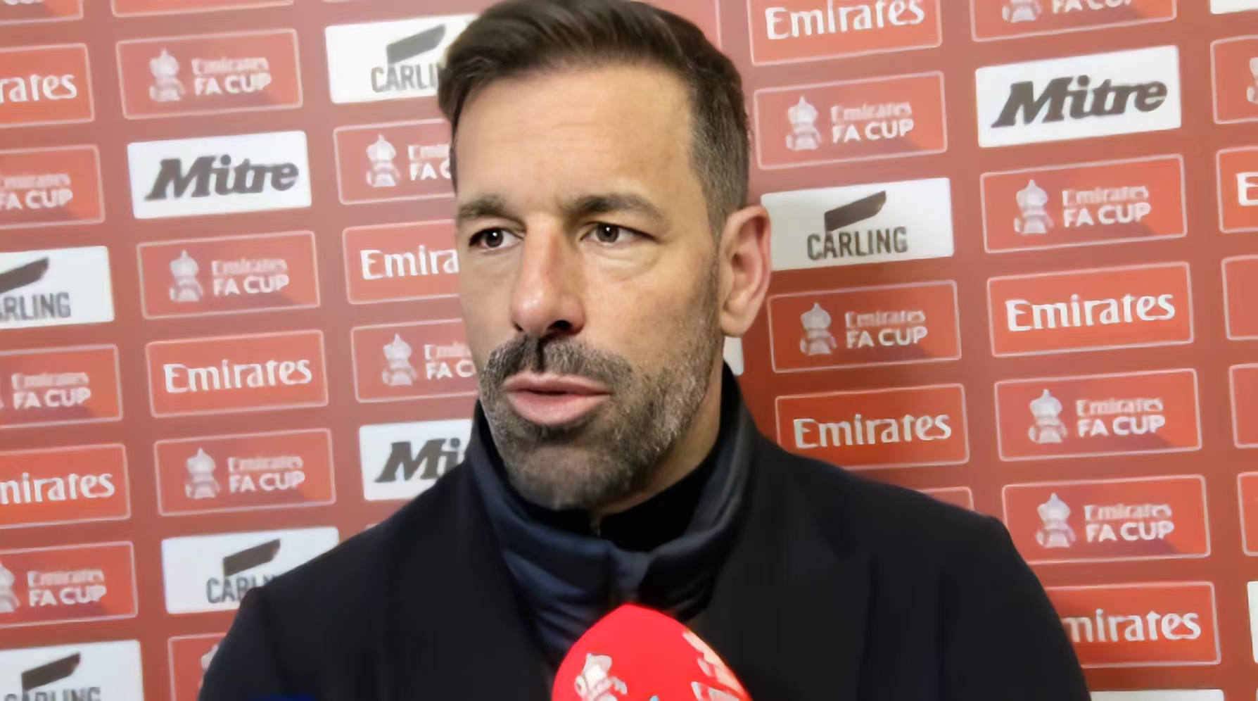 莱斯特城大胜般尼茅斯，领先优势