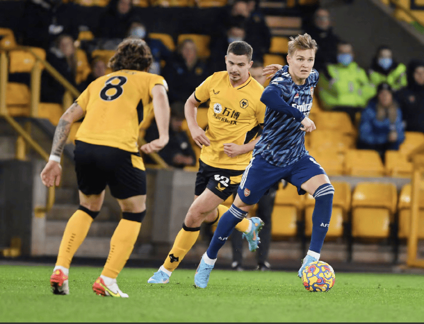 狼队客场击败富勒姆，继续领跑积分榜的简单介绍