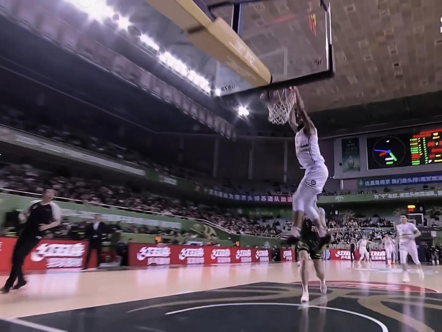 北京队客场遭受逆转,失去比赛优势 北京队客场遭受逆转,失去比赛优势