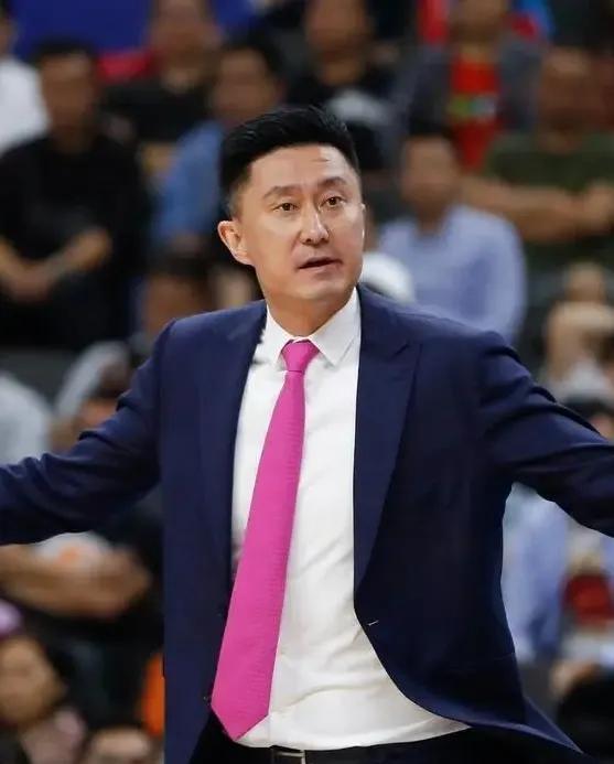 杜锋率队连胜四场,神勇的广东队继续领跑 杜锋率队连胜四场,神勇的广东队继续领跑