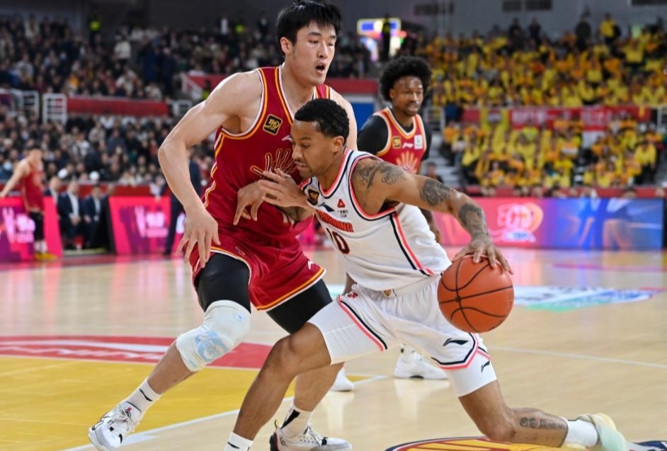 外援表现抢眼,带领球队在CBA赛场上大放光彩 外援表现抢眼,带领球队在CBA赛场上大放光彩