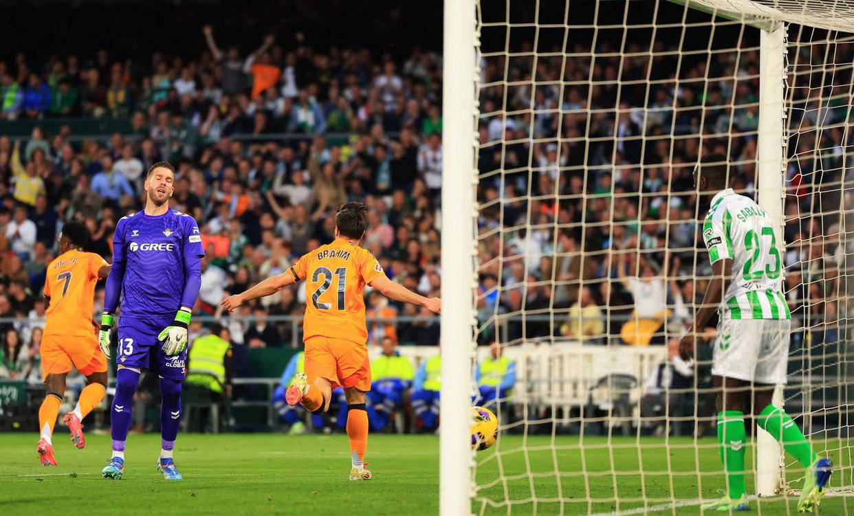 皇马前锋状态不佳，球队在客场遭遇挫折的简单介绍