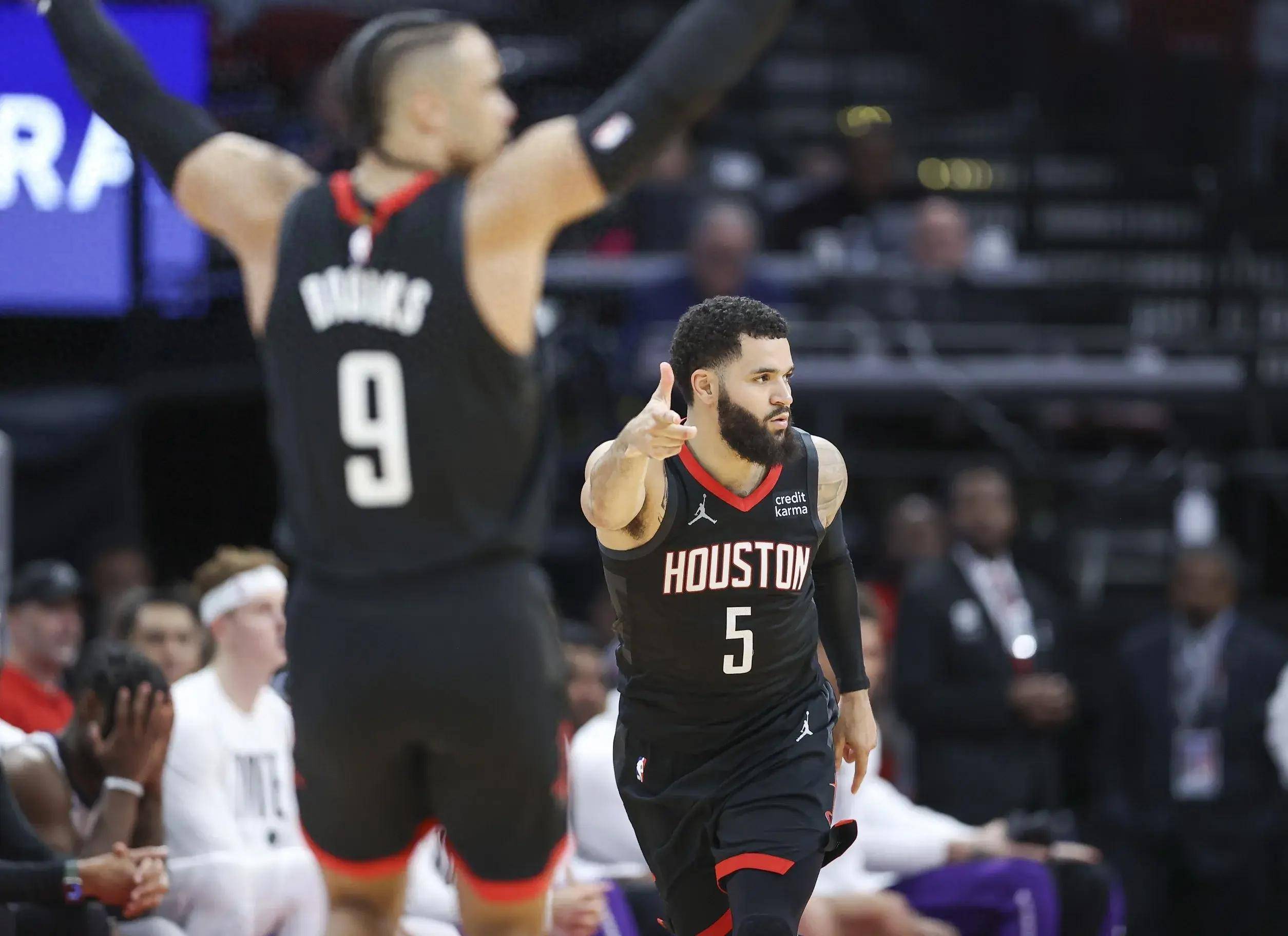 关于火箭球员合力抢分，战胜对手实现逆转的信息