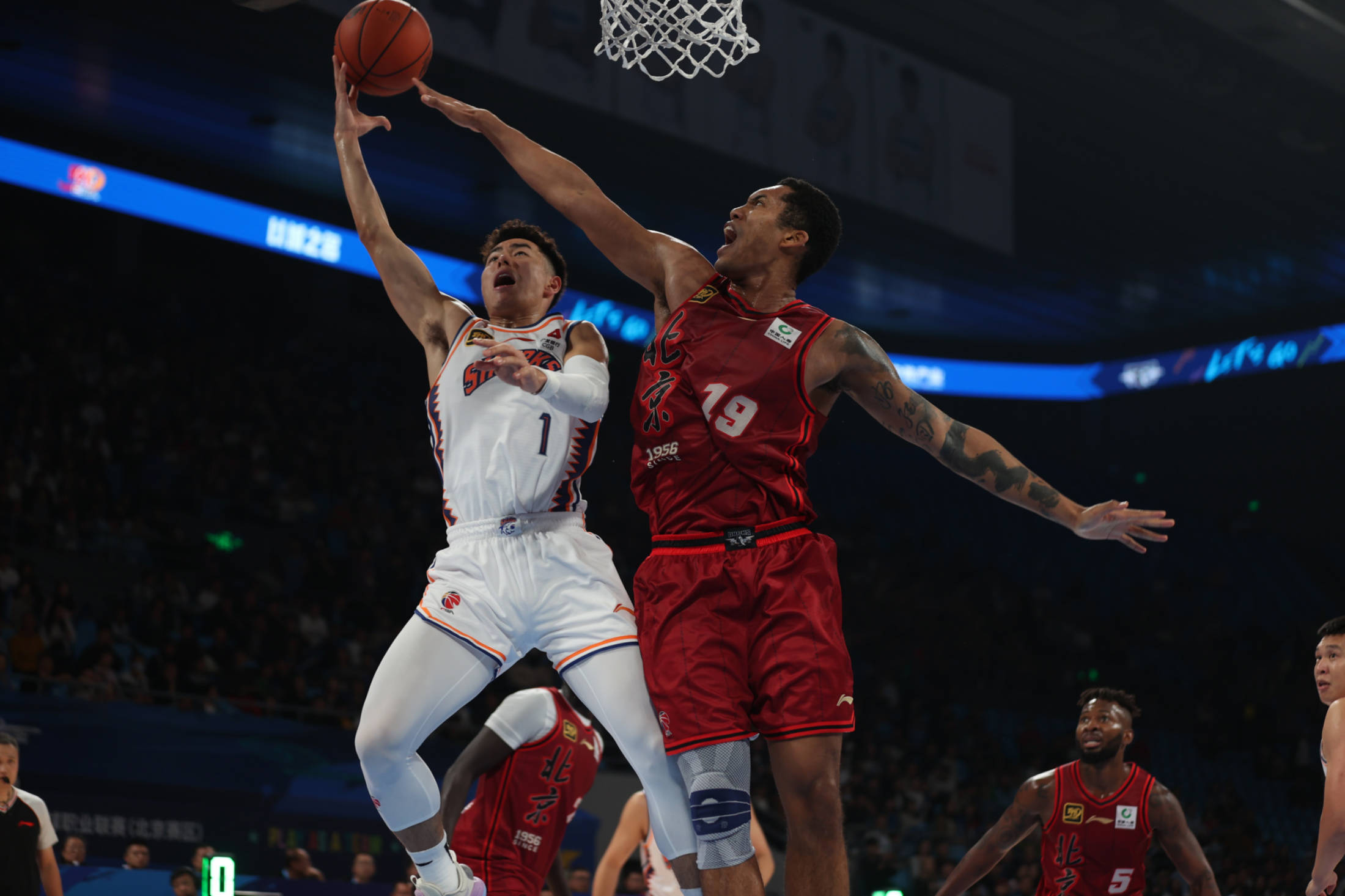 争冠球队逆袭劲敌,绝杀关键时刻 争冠球队逆袭劲敌,绝杀关键时刻