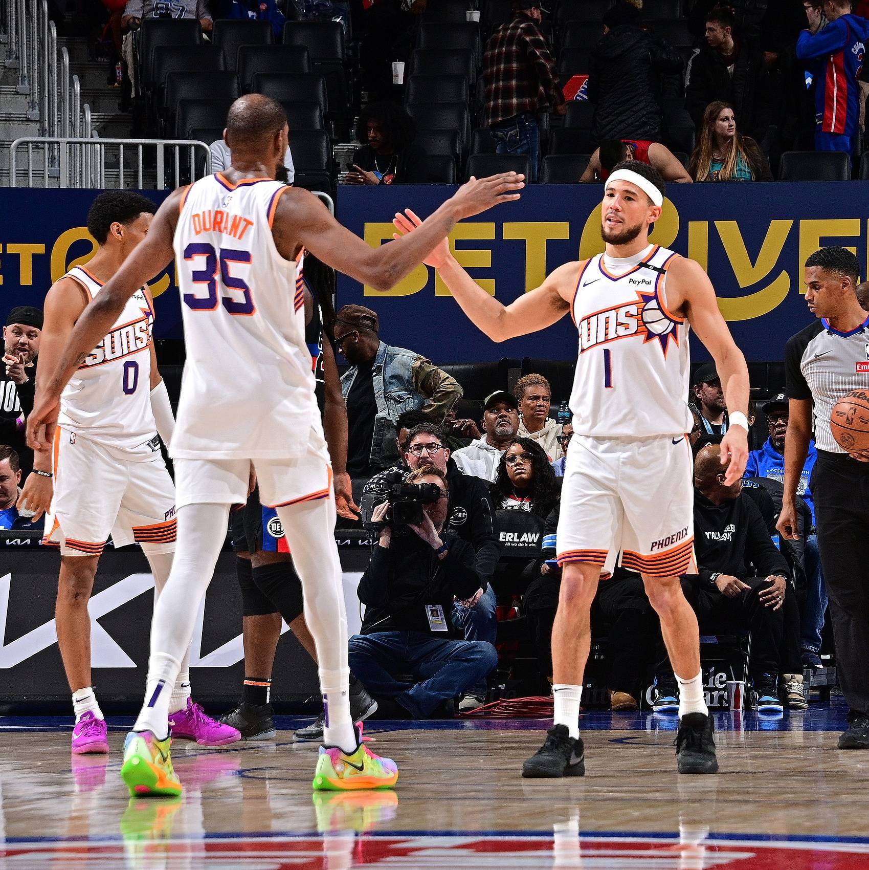 包含美国球队胜出,晋级半决赛,向冠军发起冲击的词条 包含美国球队胜出,晋级半决赛,向冠军发起冲击的词条