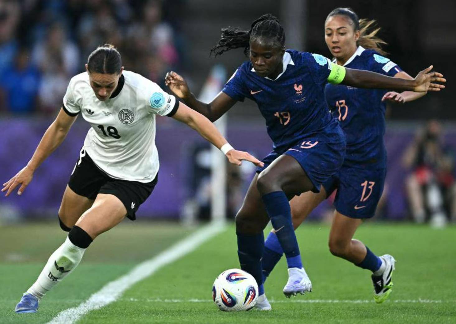 包含法国女足坚持信念，一往无前征战的词条