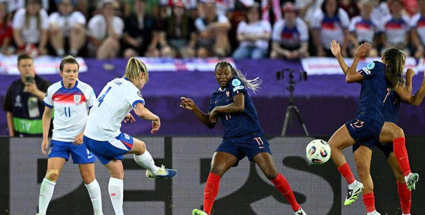 包含法国女足坚持信念，一往无前征战的词条