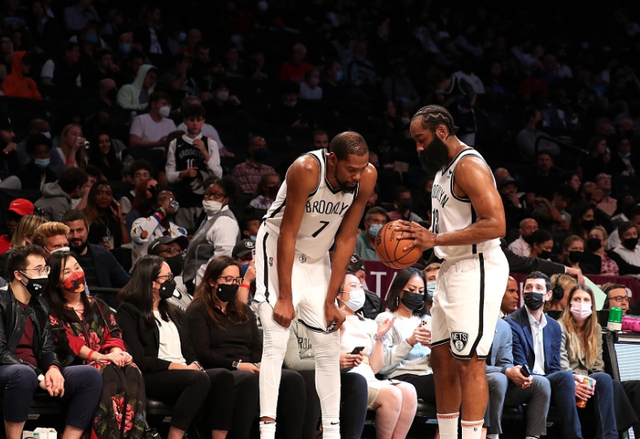 篮网队主教练战术调整得当，全队发挥出色的简单介绍