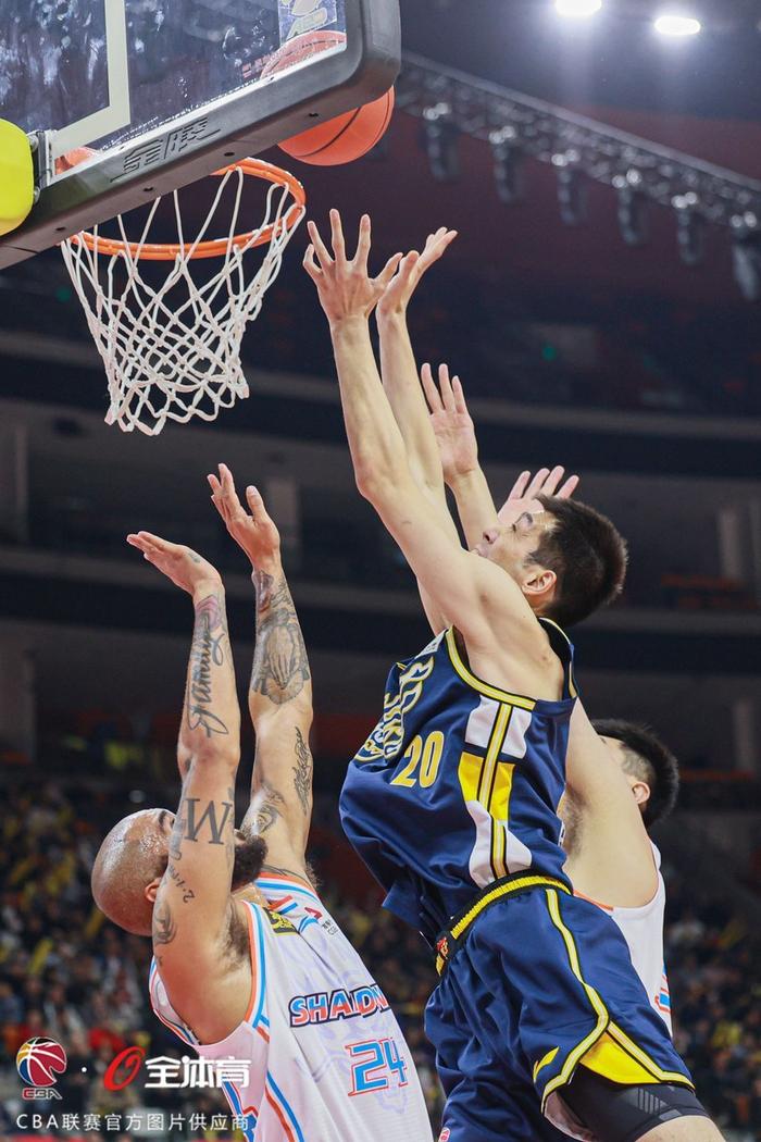 广东队主场获得连胜，排名升至前列