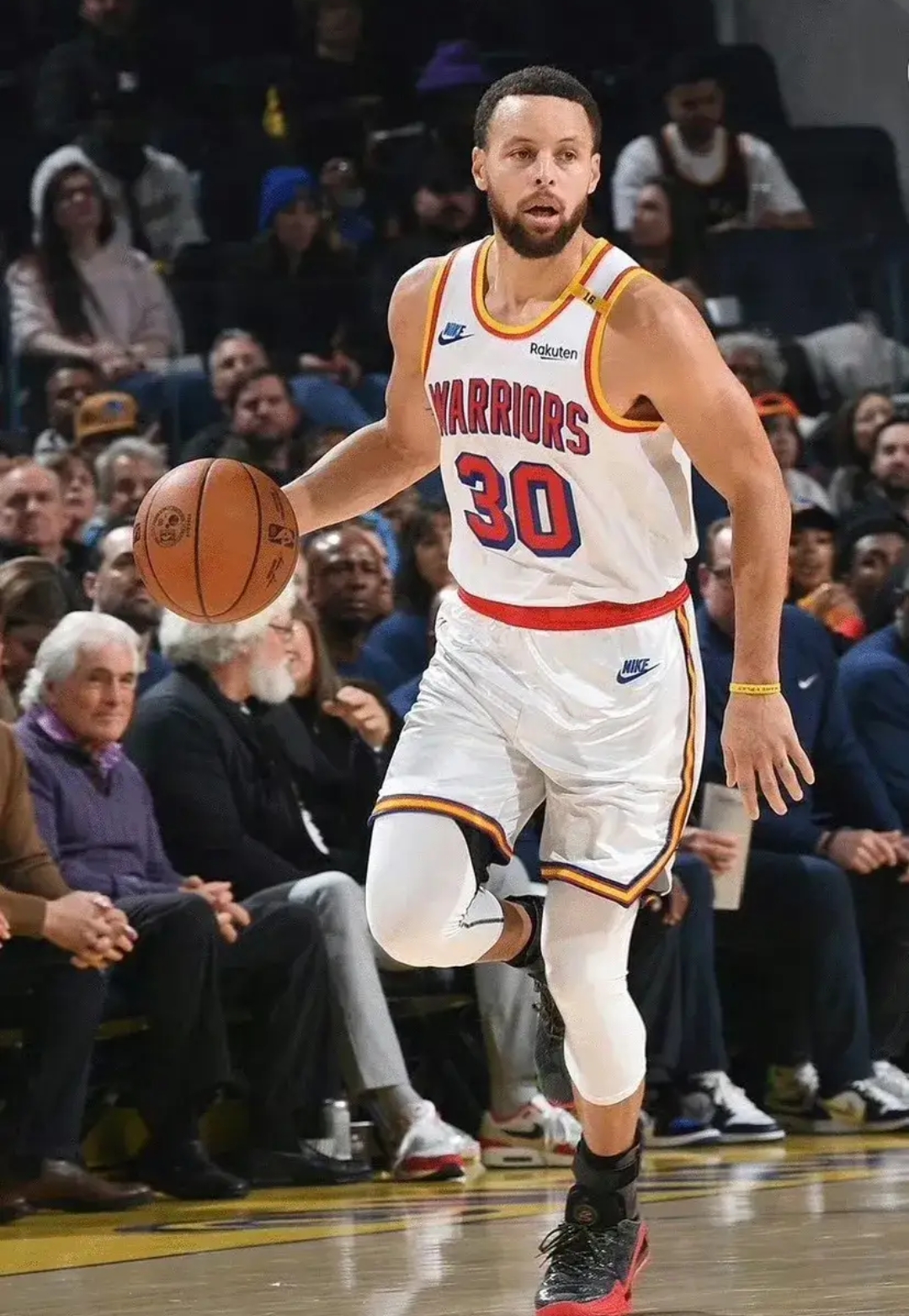 灰熊力克马刺，赢得首场胜利