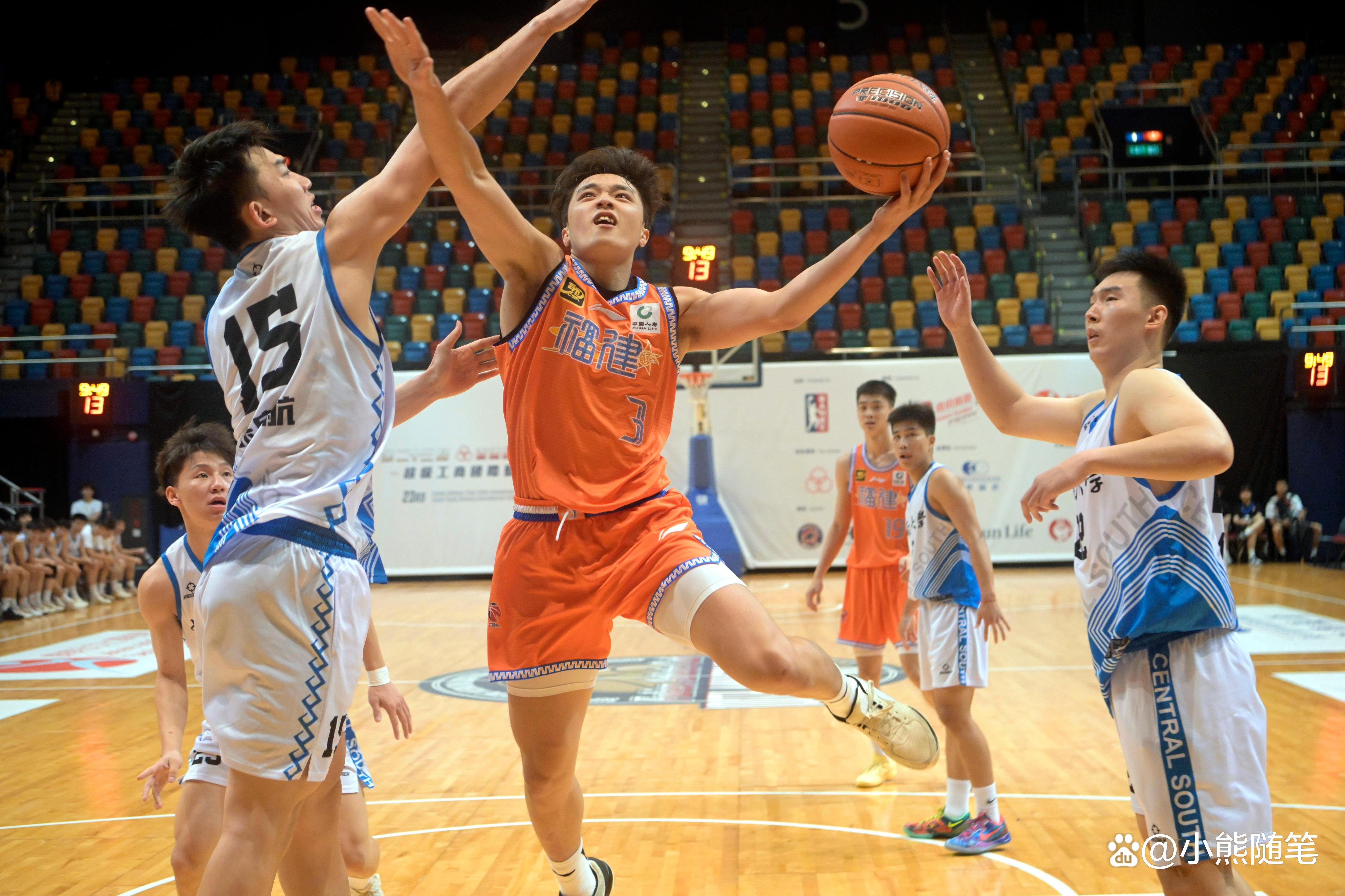 湖南男篮大胜福建队,豪取胜利 湖南男篮大胜福建队,豪取胜利