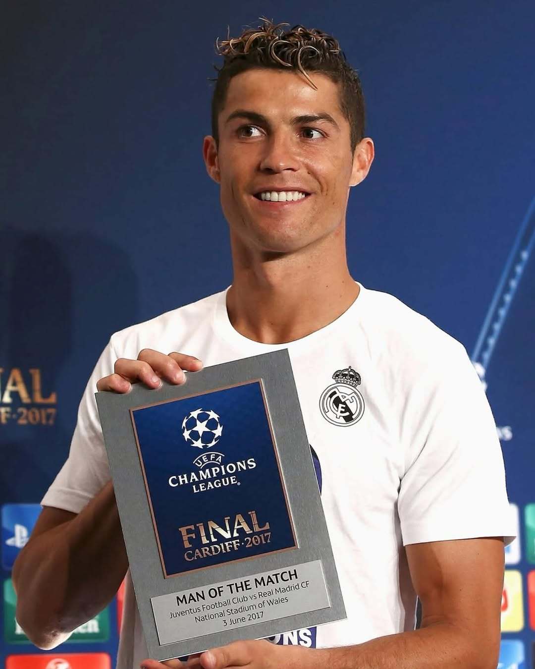 欧预赛胜券在握,球员技艺高超飒爽英姿 欧预赛胜券在握,球员技艺高超飒爽英姿