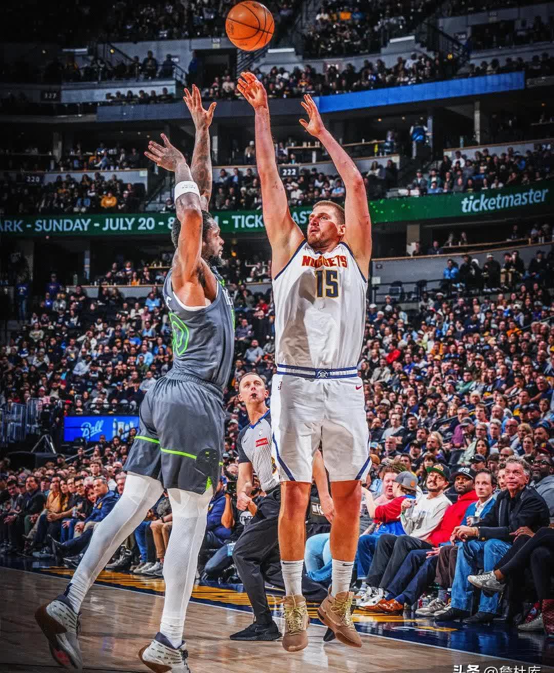 火箭主场大胜雄鹿，哈登砍下三双数据再现